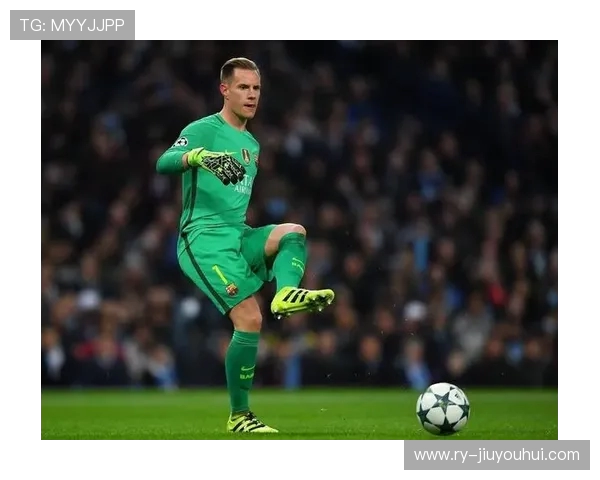 以中锋虚晃足球的灵动与智慧为核心探究现代球员进攻艺术魅力 以中锋虚晃足球的灵动与智慧为核心探究现代球员进攻艺术魅力