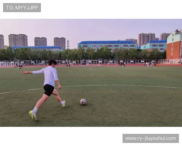 从传球到射门只差一步足球技巧揭秘与实战分析